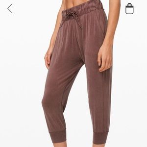 Lululemon Lost in Leisure Crop Pant - size 10